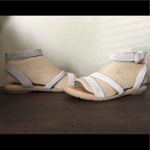 Born Sandals